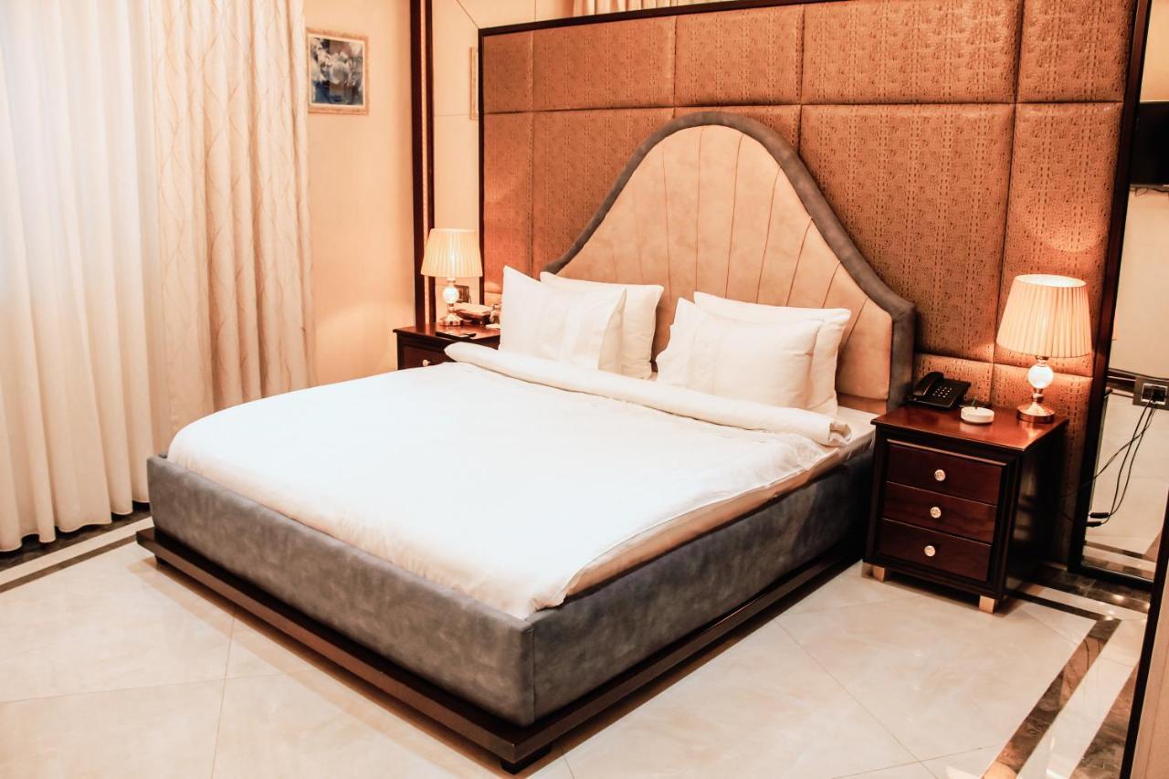 Iron Hotel Hokmeli Экстерьер фото