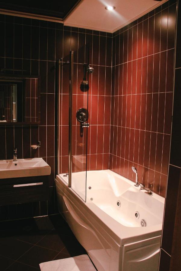 Iron Hotel Hokmeli Экстерьер фото