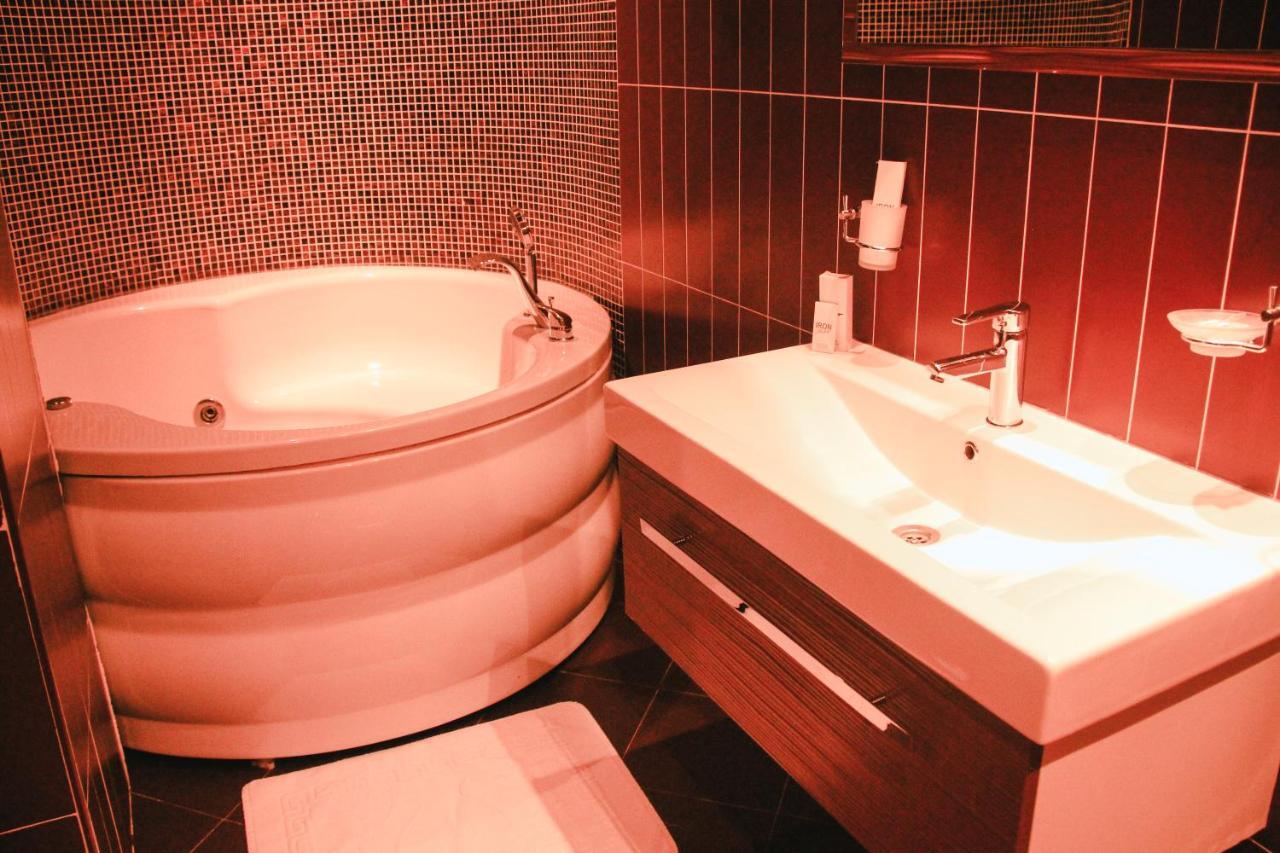 Iron Hotel Hokmeli Экстерьер фото
