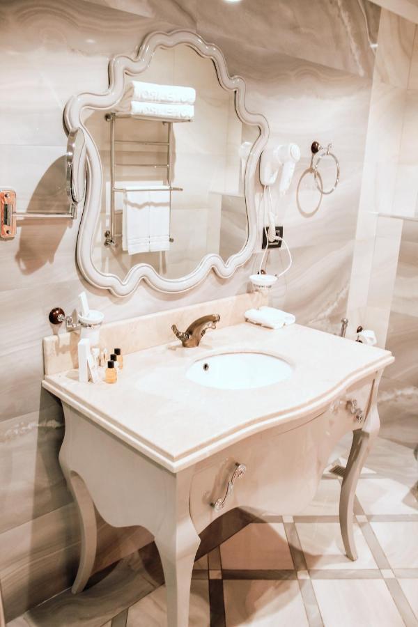 Iron Hotel Hokmeli Экстерьер фото