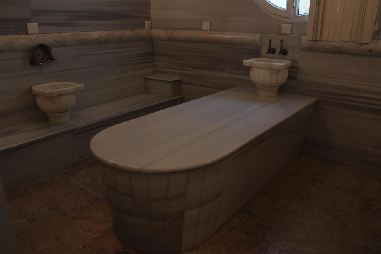 Iron Hotel Hokmeli Экстерьер фото