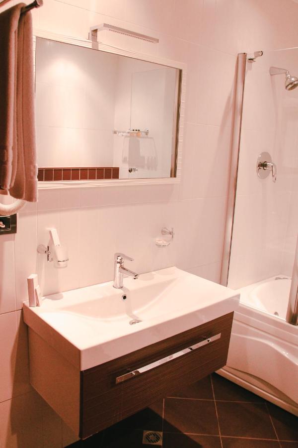 Iron Hotel Hokmeli Экстерьер фото
