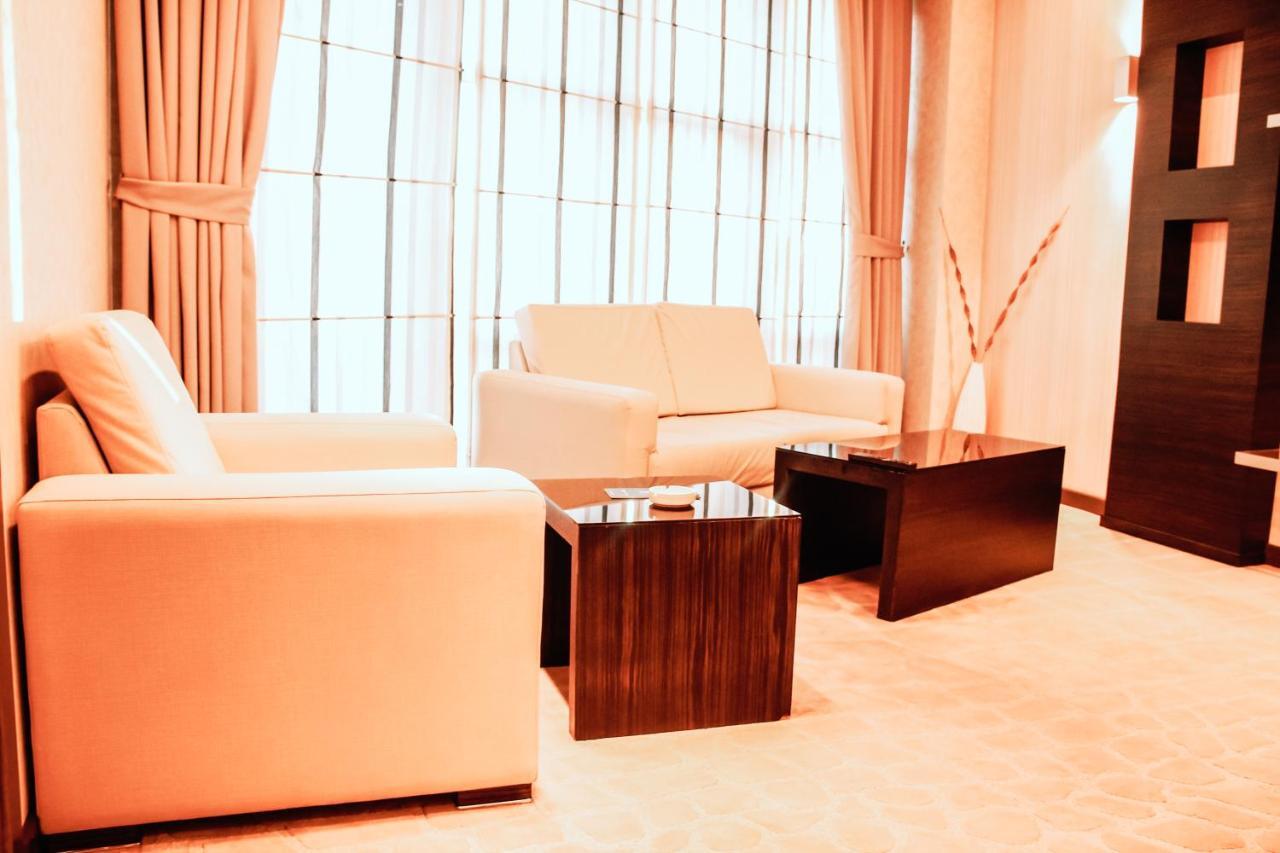 Iron Hotel Hokmeli Экстерьер фото
